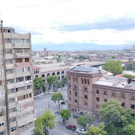 Large Apt Near Republic Square Leilighet Jerevan Eksteriør bilde