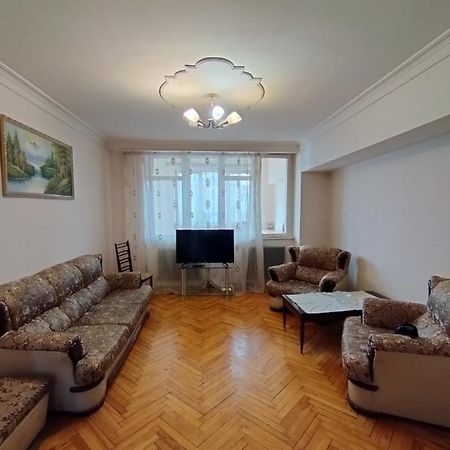 Large Apt Near Republic Square Leilighet Jerevan Eksteriør bilde