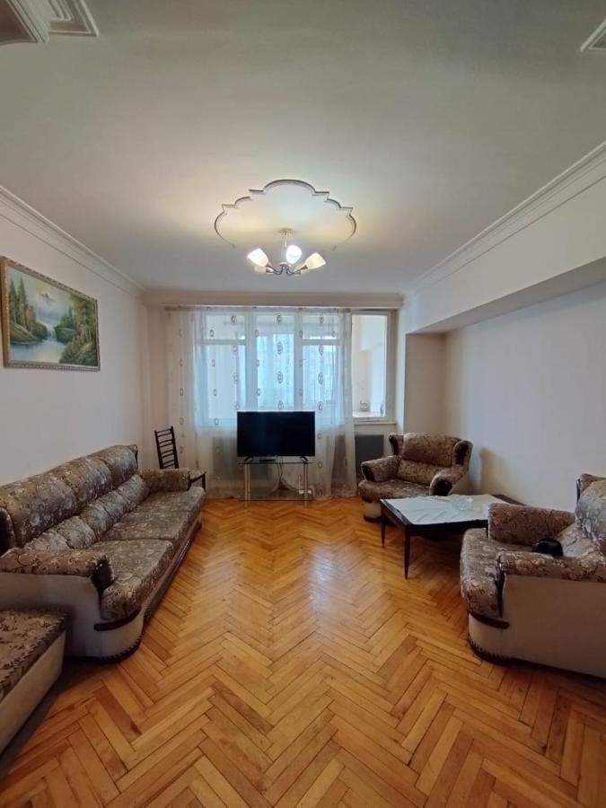 Large Apt Near Republic Square Leilighet Jerevan Eksteriør bilde